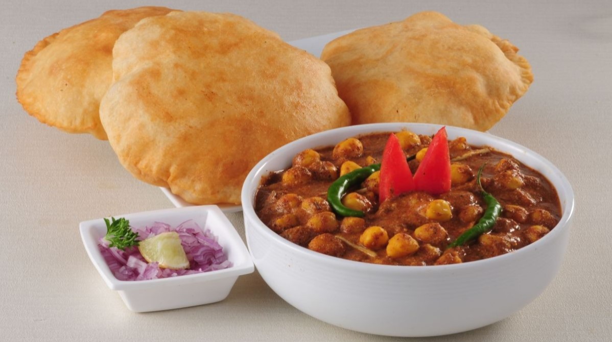 Choley Bhatura – A Hearty Punjabi Favorite Served at Dusmesh Indian Restaurant, Cincinnati